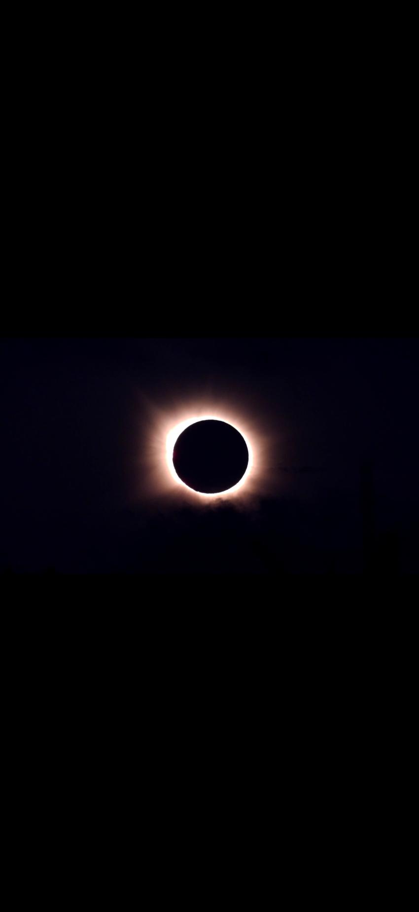 Darren Groombridge captured images from Valencia in Spain taken from an iPhone and a Dwarf3 smart telescope.